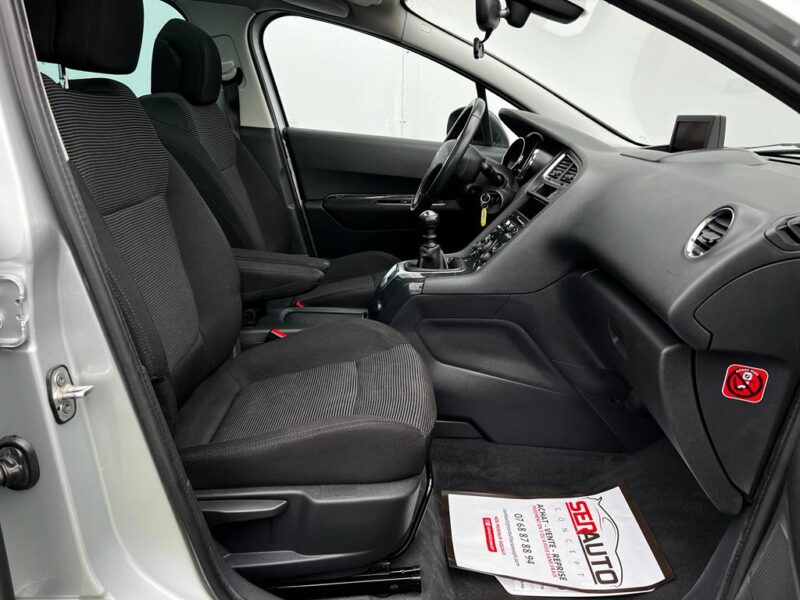 PEUGEOT 5008 2010