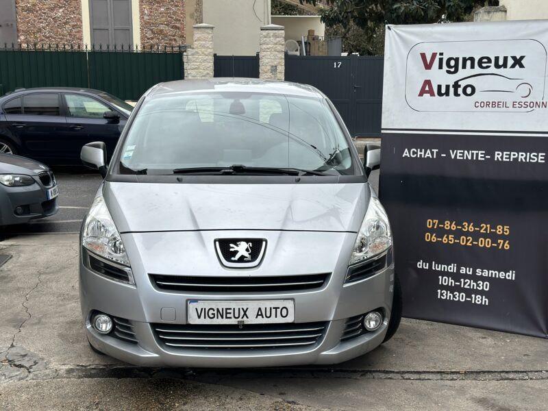 PEUGEOT 5008 2011