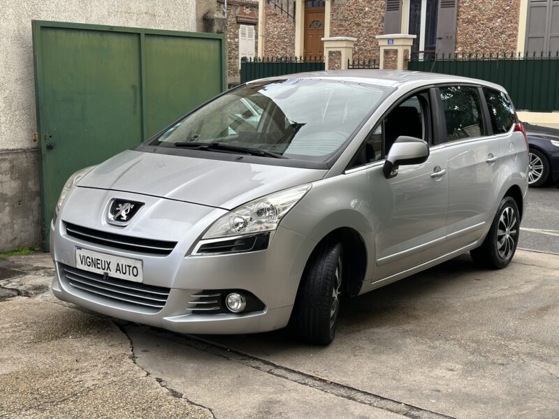 PEUGEOT 5008 2011