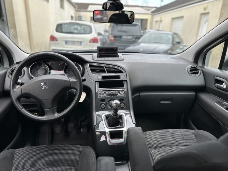 PEUGEOT 5008 2011