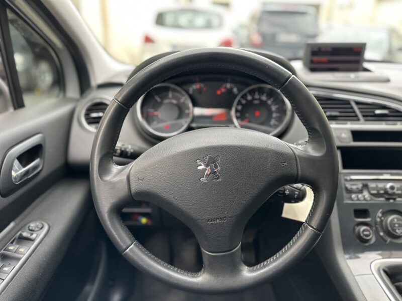 PEUGEOT 5008 2011