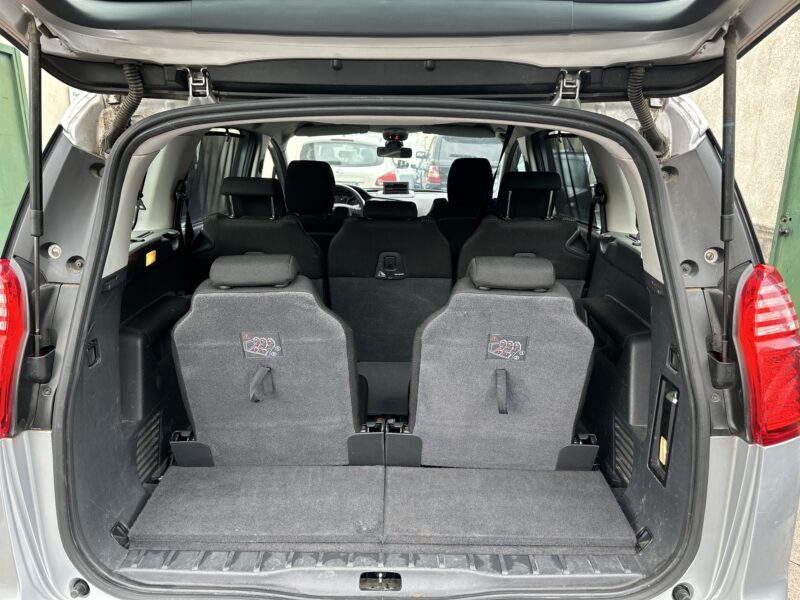 PEUGEOT 5008 2011