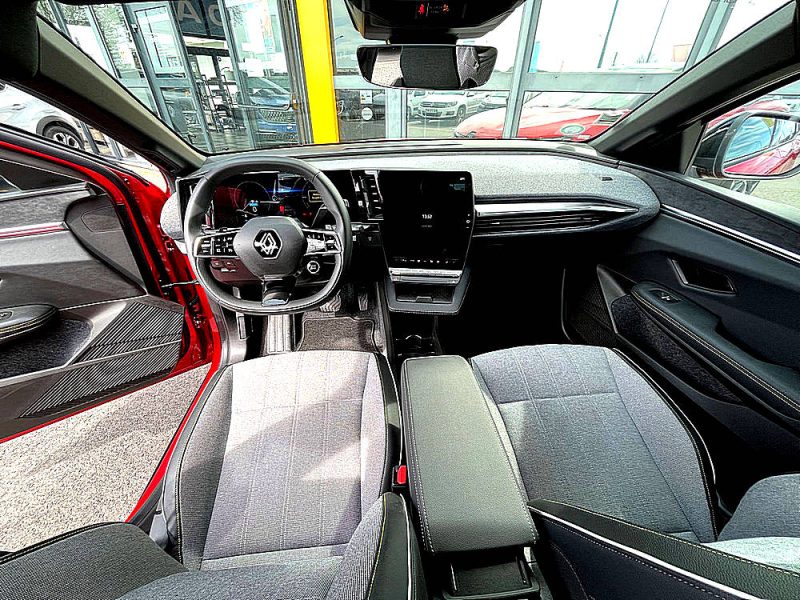 RENAULT MEGANE V  2022