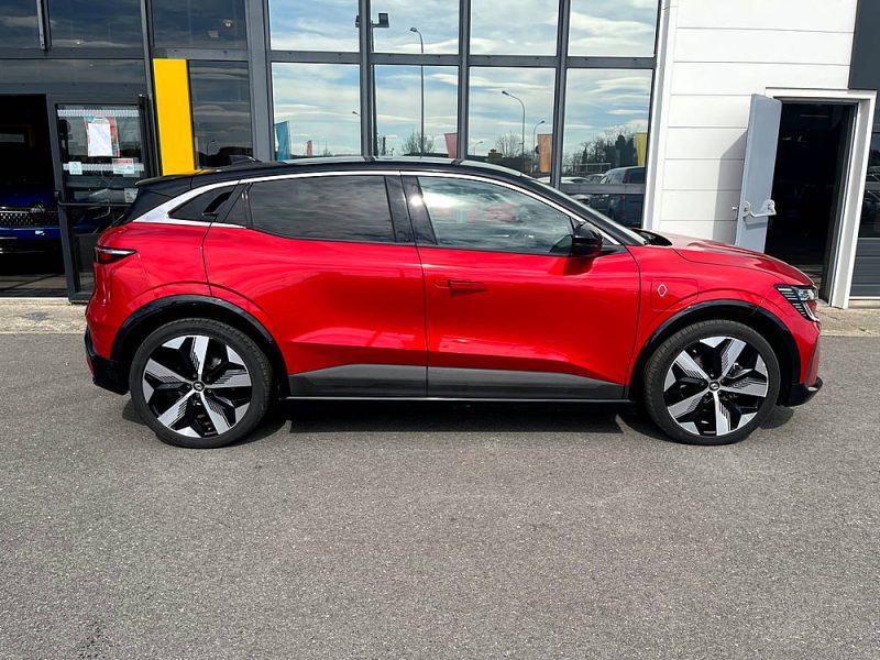 RENAULT MEGANE V  2022