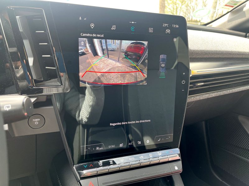 RENAULT MEGANE V  2022