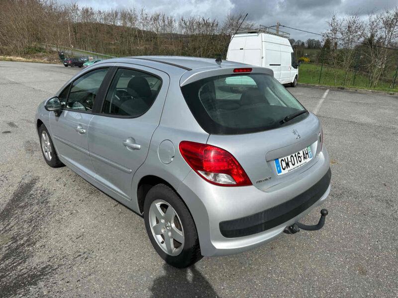 PEUGEOT 207 2012