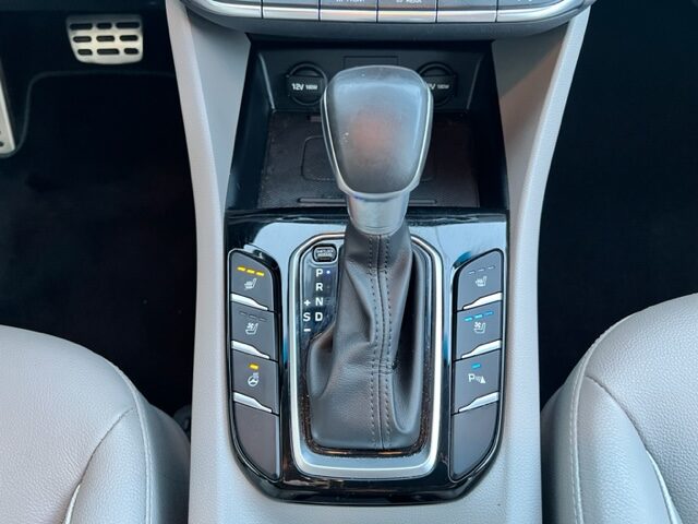 HYUNDAI IONIQ 1,6 HYBRID EXECUTIVE 2016