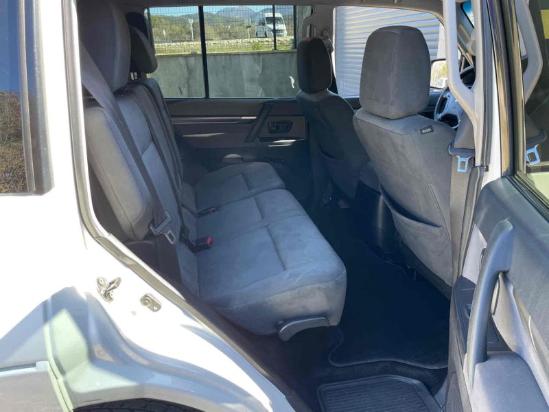 MITSUBISHI PAJERO Long 2010