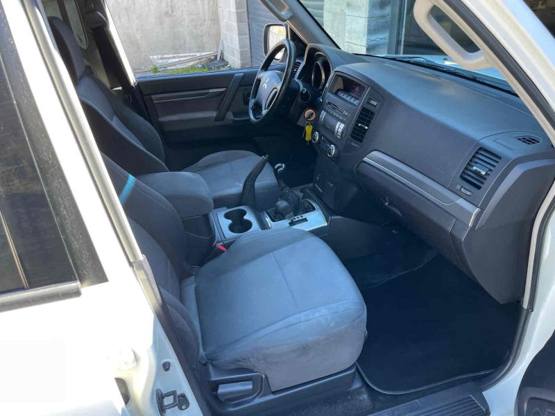 MITSUBISHI PAJERO Long 2010