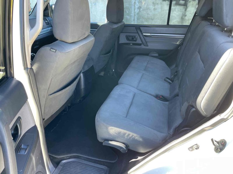 MITSUBISHI PAJERO Long 2010