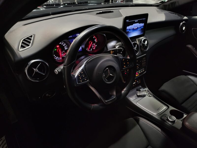 MERCEDES GLA 200d AMG 136ch 7G-DCT FASCINATION 1ER MAIN SUIVI MERCEDES