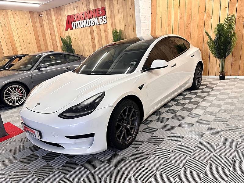 TESLA MODEL 3 2021