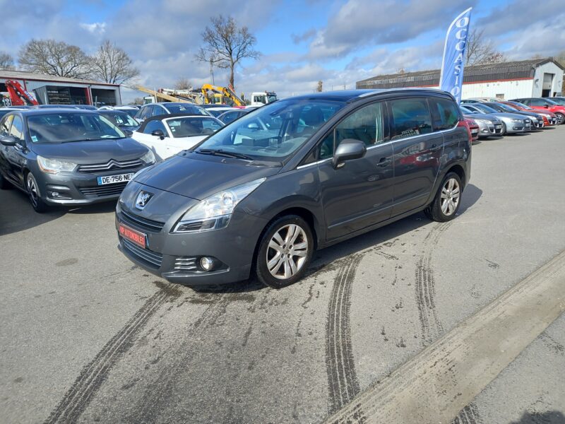 PEUGEOT 5008 2012