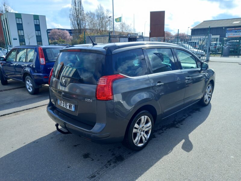 PEUGEOT 5008 2012