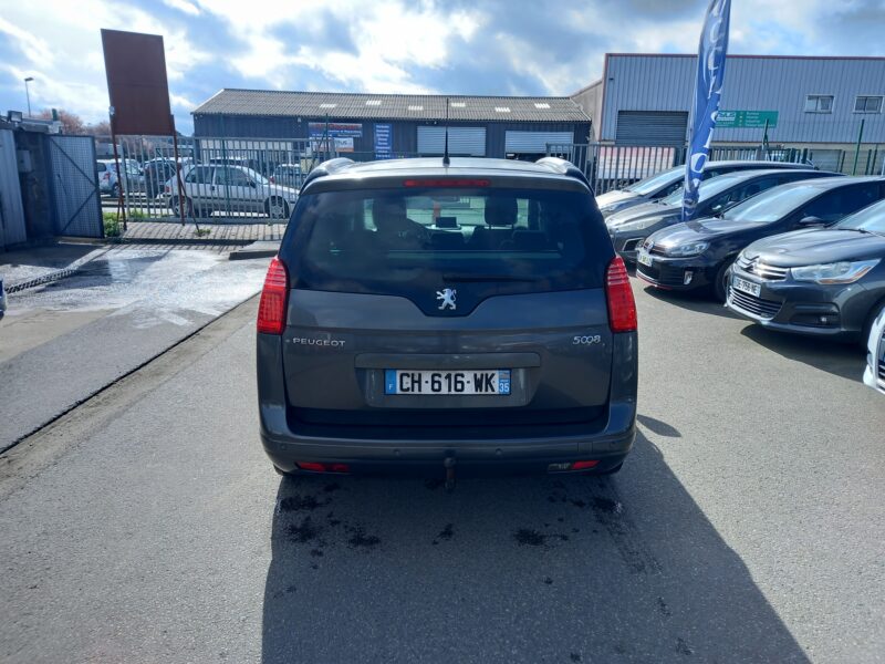 PEUGEOT 5008 2012