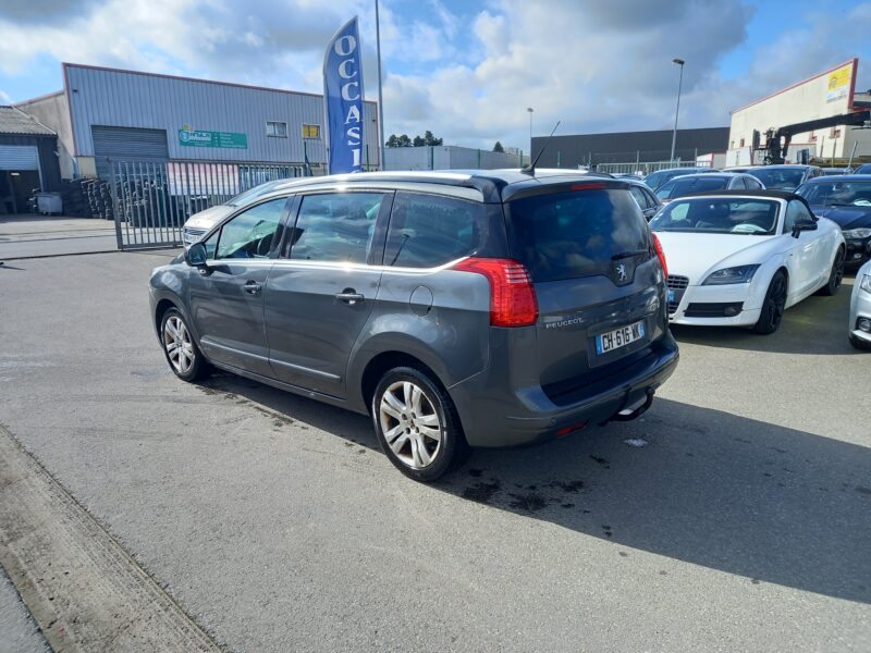 PEUGEOT 5008 2012
