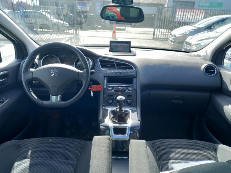 PEUGEOT 5008 2012