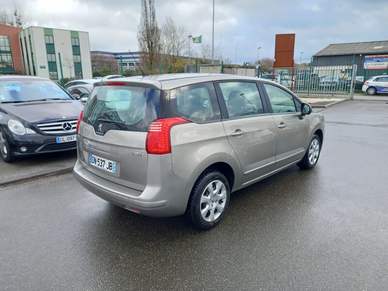PEUGEOT 5008 2015