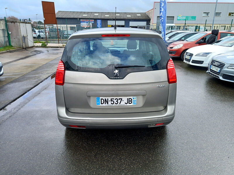 PEUGEOT 5008 2015