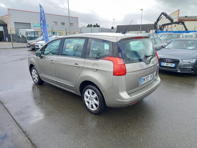 PEUGEOT 5008 2015