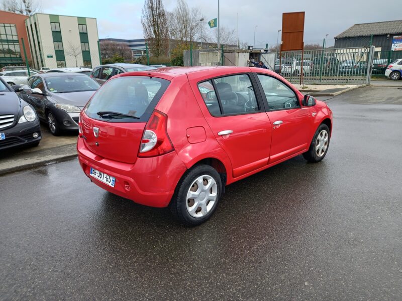 DACIA SANDERO 2011