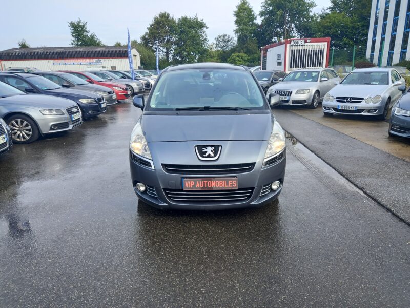 PEUGEOT 5008 2011