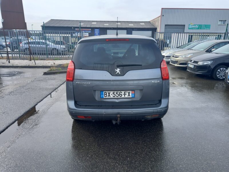 PEUGEOT 5008 2011