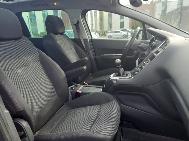 PEUGEOT 5008 2011