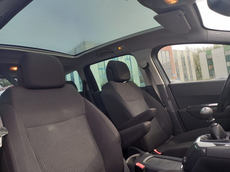PEUGEOT 5008 2011
