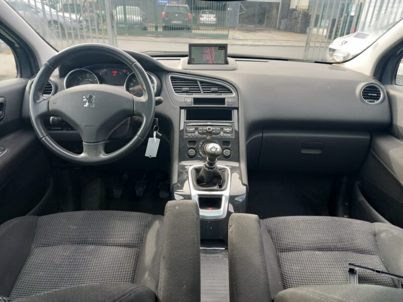 PEUGEOT 5008 2011