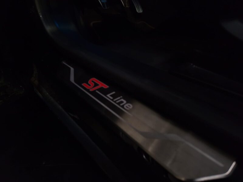 FORD PUMA ST-LINE ECOBOOST 12/2020 / TOIT OUVRANT / SIEGES CHAUFFANTS / APPLE CARPLAY / CAMERA DE RE