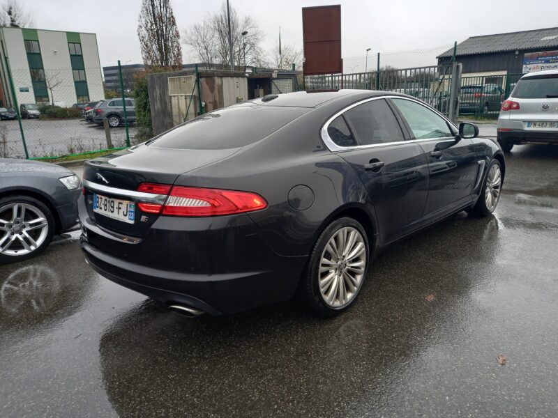 JAGUAR XF I 2011