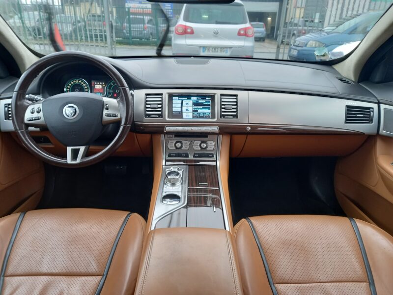 JAGUAR XF I 2011