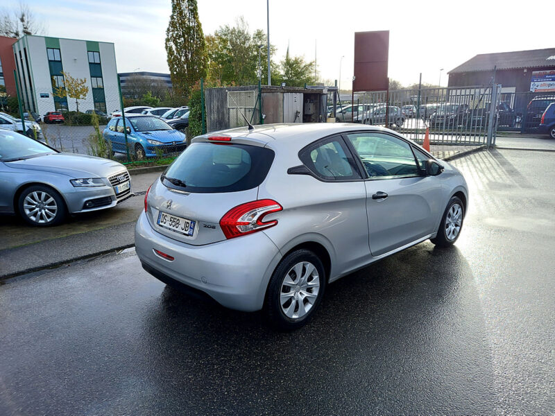 PEUGEOT 208 I 2015