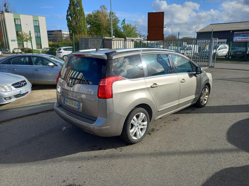PEUGEOT 5008 2010
