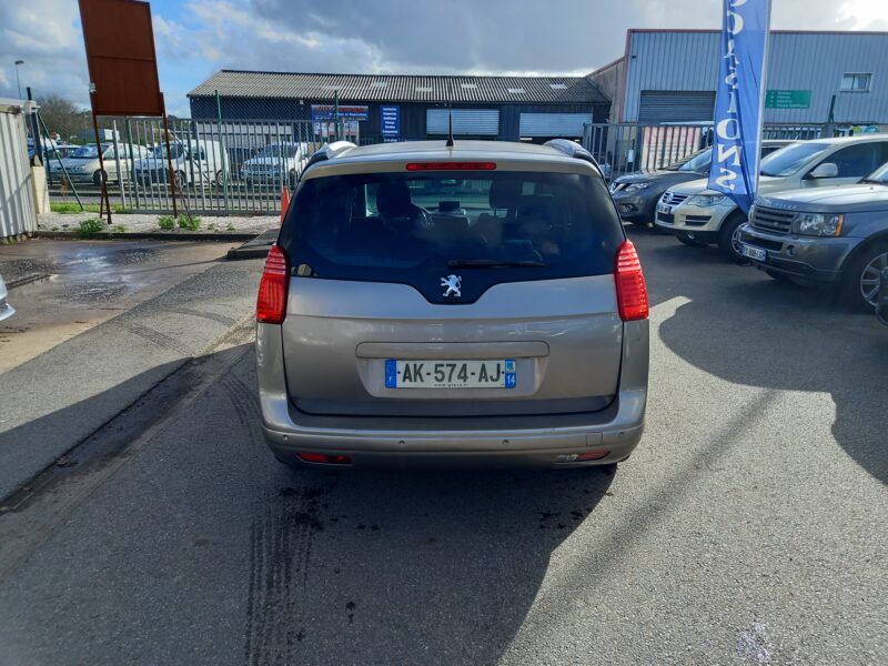 PEUGEOT 5008 2010