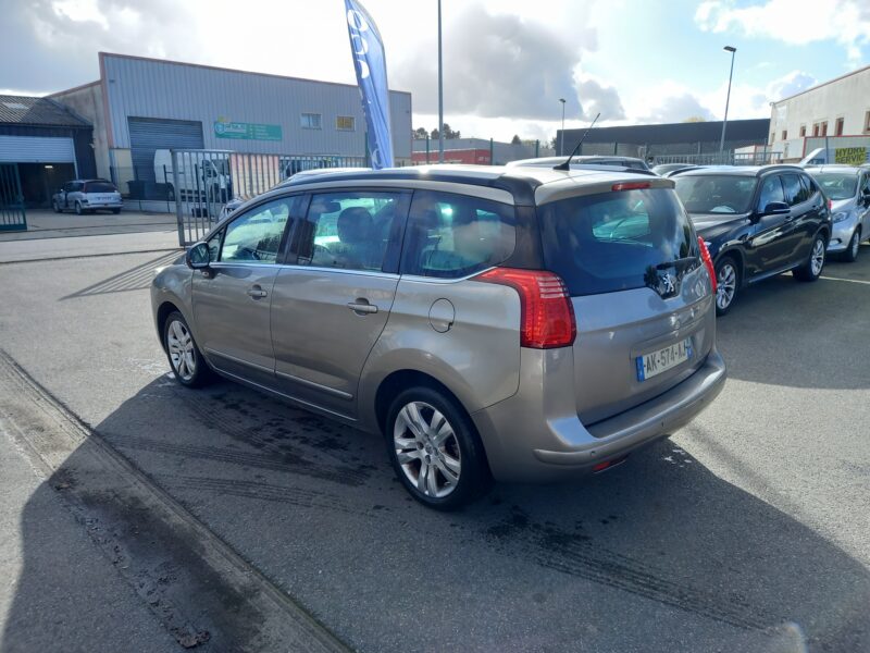PEUGEOT 5008 2010
