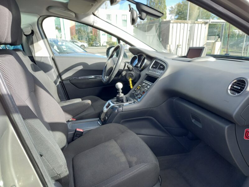 PEUGEOT 5008 2010