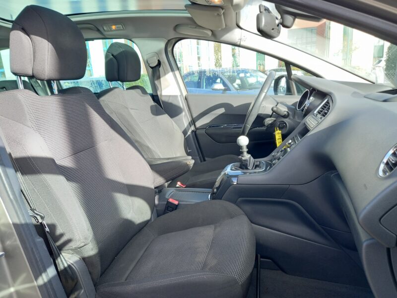 PEUGEOT 5008 2010