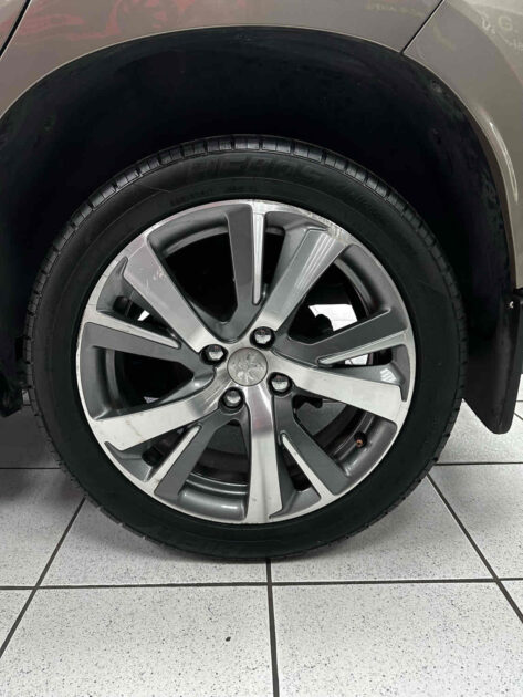 PEUGEOT 2008 1.6 e-HDI 115ch Féline Titane