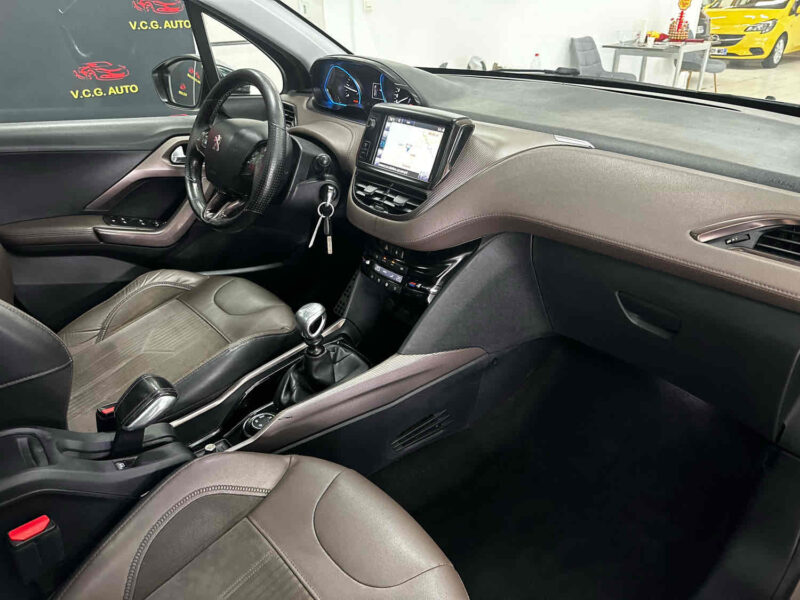 PEUGEOT 2008 1.6 e-HDI 115ch Féline Titane