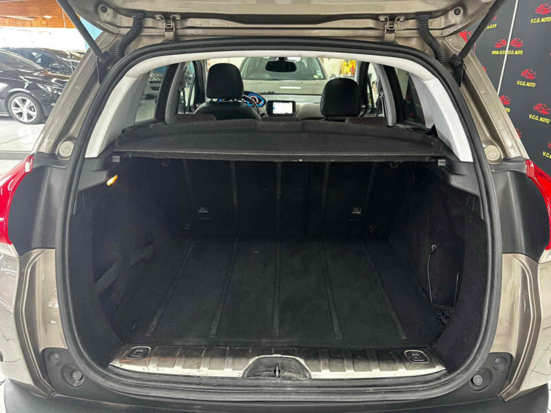 PEUGEOT 2008 1.6 e-HDI 115ch Féline Titane