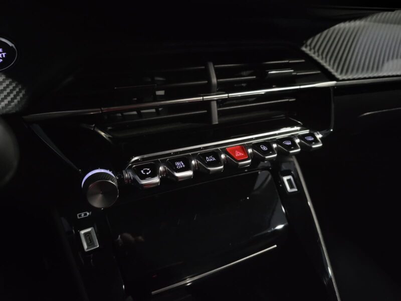 PEUGEOT 208 II 1.2 PureTech 100cv BVM6 ALLURE 1er MAIN 