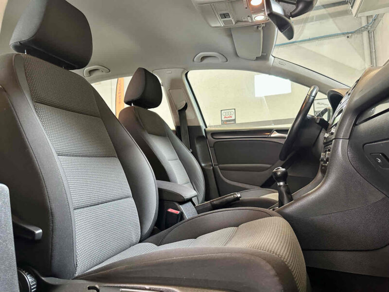 VOLKSWAGEN GOLF  2012