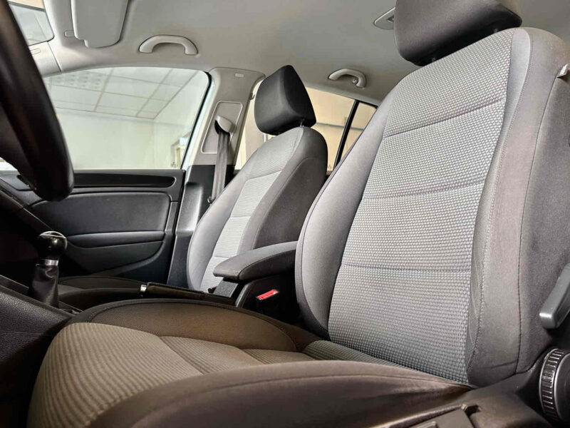 VOLKSWAGEN GOLF  2012