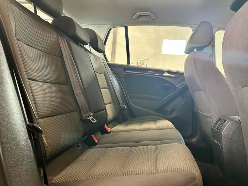 VOLKSWAGEN GOLF  2012