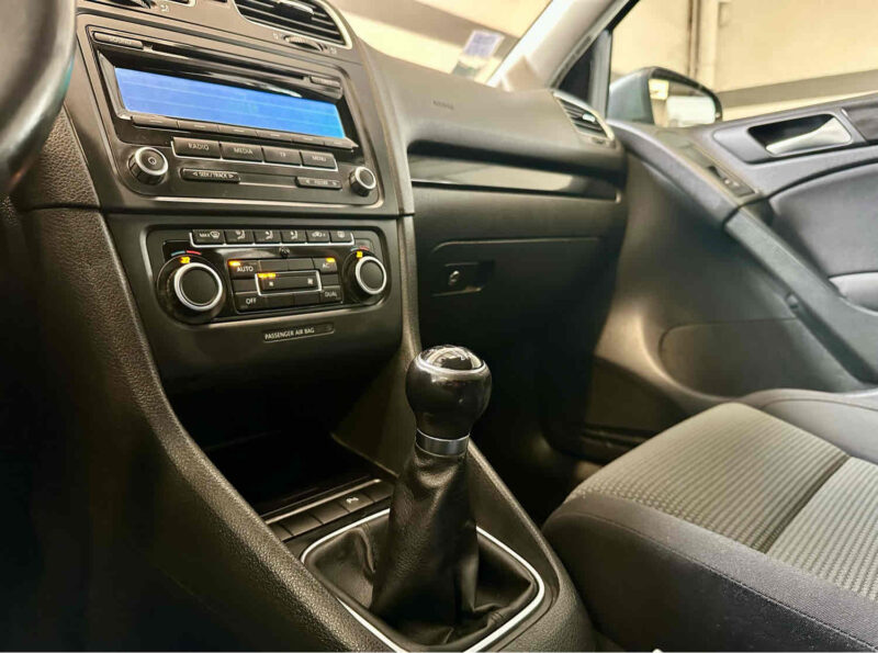 VOLKSWAGEN GOLF  2012