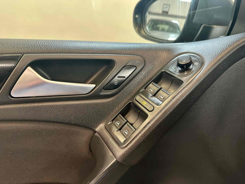 VOLKSWAGEN GOLF  2012