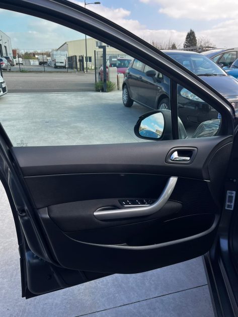PEUGEOT 3081.6 HDi 110 Premium 