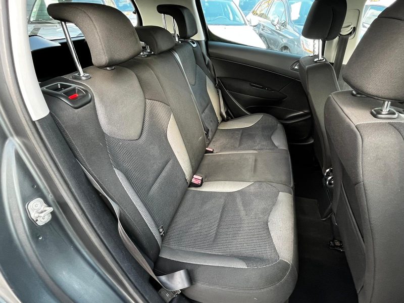 PEUGEOT 3081.6 HDi 110 Premium 